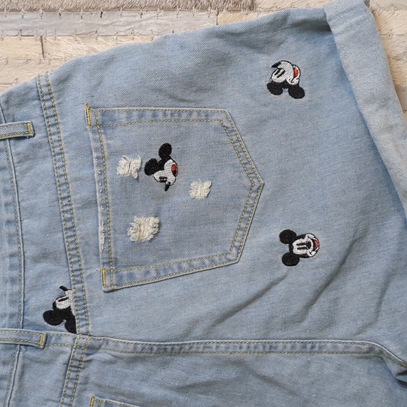 Disney Mickey Mouse Women's Size XXL Light Embroidered Denim Shorts - Picture 6 of 9